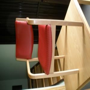 SILLA CON BRAZOS CURVOS